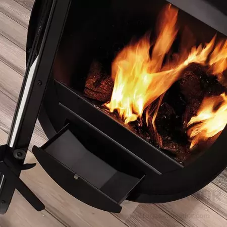 Un sistema pensado para ti: la rejilla de brasas asegura el flujo de aire perfecto, mientras la bandeja recoge las cenizas de forma limpia.