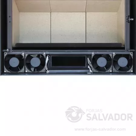 La Rocal Habit 76 LD cuenta con un kit de ventilación de dos turbinas con dos velocidades automáticas y una manual, asegurando una distribución óptima del calor.