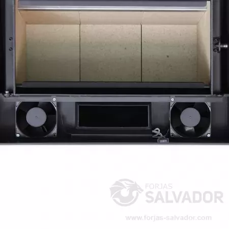 La Rocal Habit 76 LI cuenta con un kit de ventilación de dos turbinas con dos velocidades automáticas y una manual, asegurando una distribución óptima del calor.