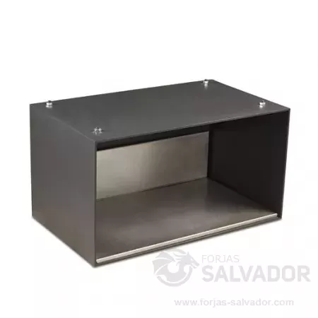​El leñero de la estufa Rocal Habit 76 LI ofrece una solución práctica y estética para almacenar la leña, integrándose armoniosamente en cualquier ambiente.  (755x400x430 mm)