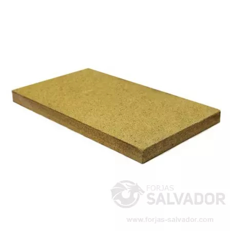 Más calor, menos consumo. La vermiculita en el interior de la Rocal Habit 100R refleja el calor y optimiza el rendimiento energético.