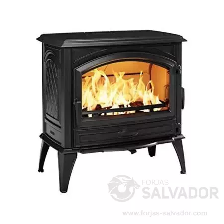 Potente y elegante: la estufa de leña Dovre 760WD combina 12 kW de potencia y doble combustión.