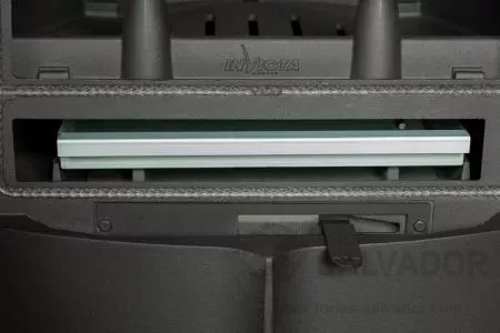 Cajón de recogida de cenizas de la Invicta Chamane 10, con acceso frontal cómodo.