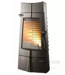 Invicta Chamane 10 encendida, mostrando la potencia de sus 10 kW de calor eficiente.
