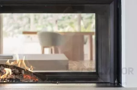Visión envolvente del fuego – LUNA DIAMOND 1150 DH chimenea doble cara para espacios amplios
