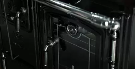 Detalhe da porta fechada do Lis 7T
