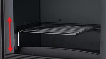  Inclui uma grelha de churrasco removível de 300x300 mm com altura ajustável.