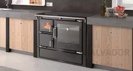 Detalle de la cocina calefactable Hergom Eclecsys100 CC SE con horno de acero inoxidable.