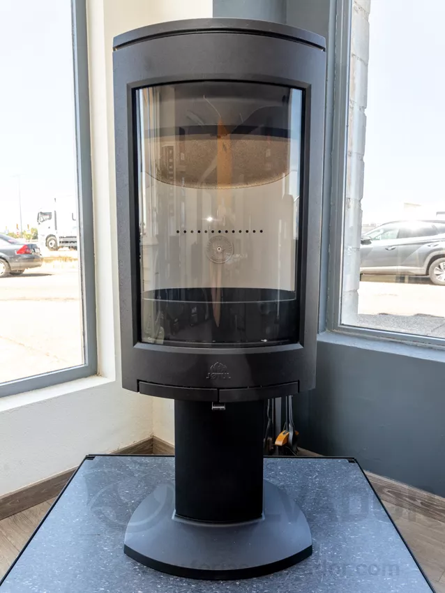 Puede ver Jotul F373 Advance en nuestro showroom.